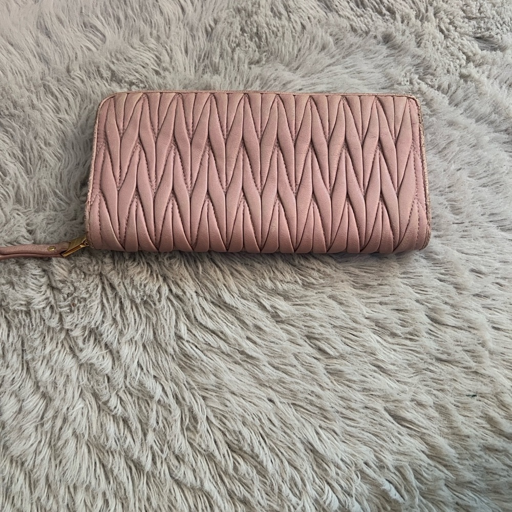 Miu Miu Mauve Quilted Wallet - Picture 2 of 6